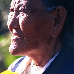 anziana tibetana a mc leod in india