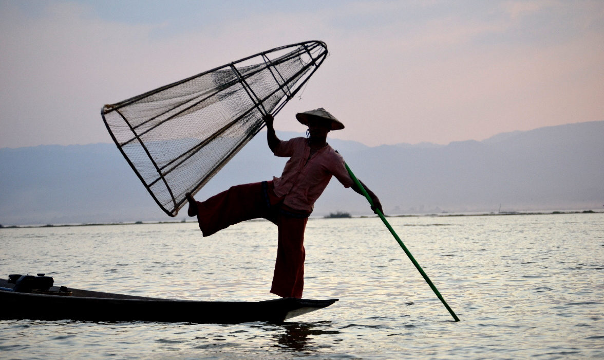 classica posizione del pescatore birmano