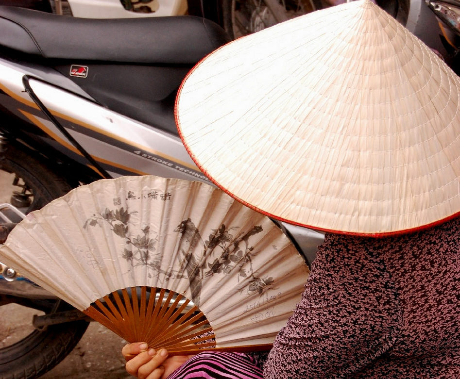 donna vietnamita al mercato