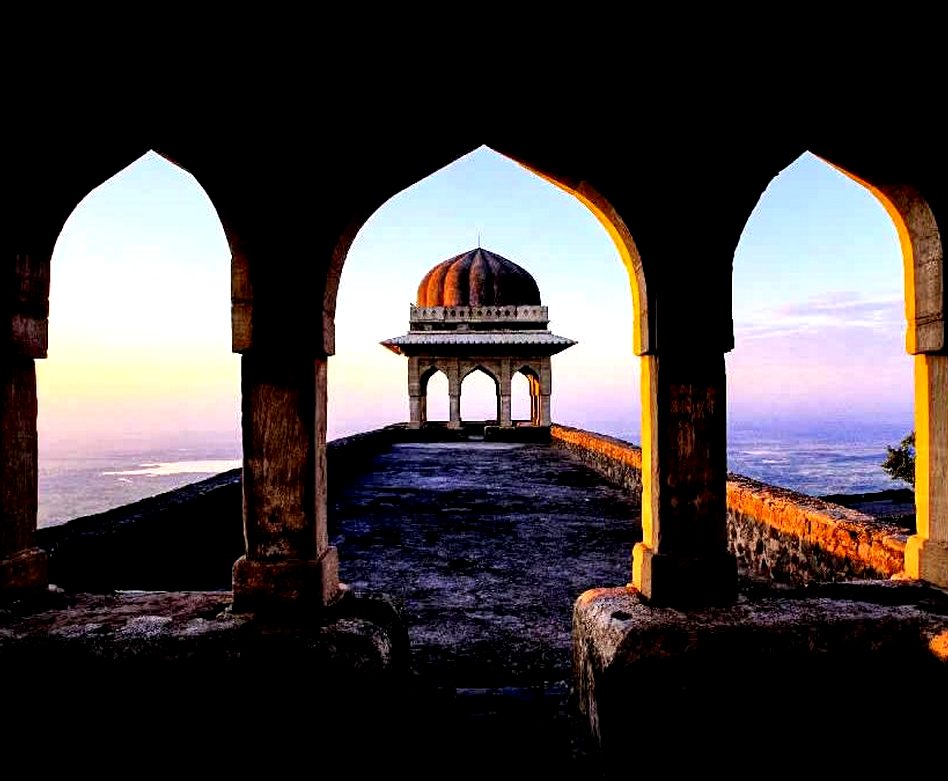 roopmati pavillion a mandu