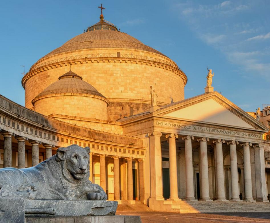 piazza principale a napoli