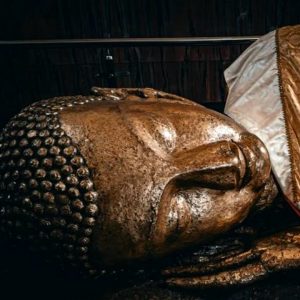 statua del buddha a Kushinagar in Uttar Pardesh in India